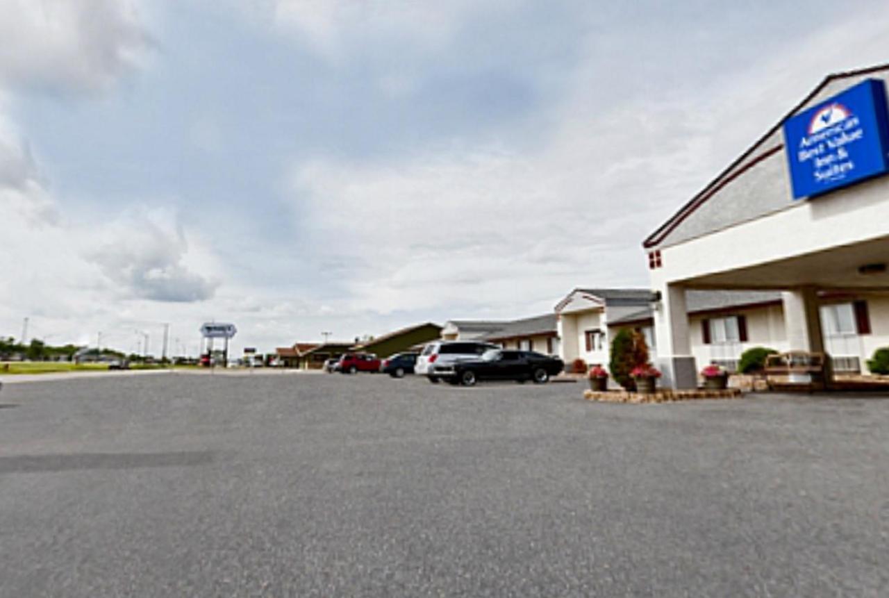 Americas Best Value Inn & Suites Thief River Falls Exterior foto