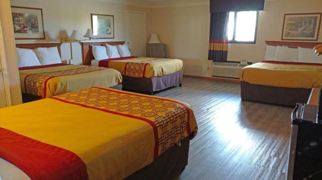 Americas Best Value Inn & Suites Thief River Falls Exterior foto