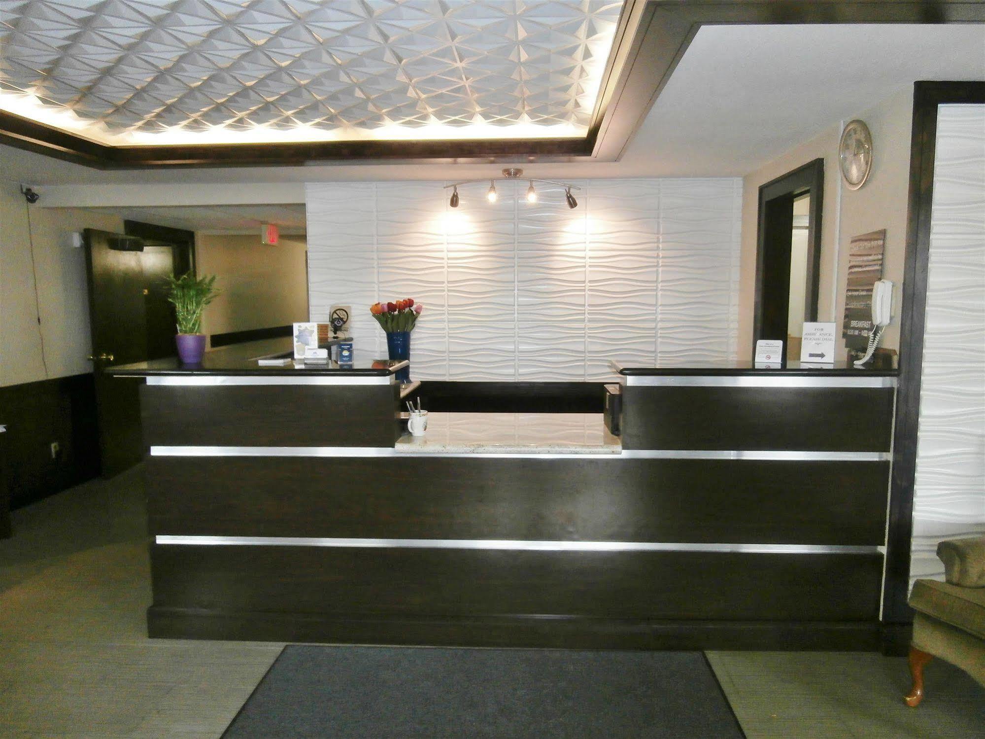 Americas Best Value Inn & Suites Thief River Falls Exterior foto