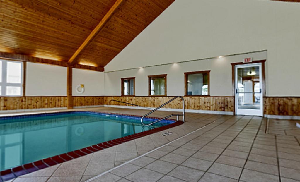 Americas Best Value Inn & Suites Thief River Falls Exterior foto