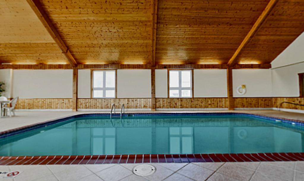 Americas Best Value Inn & Suites Thief River Falls Exterior foto