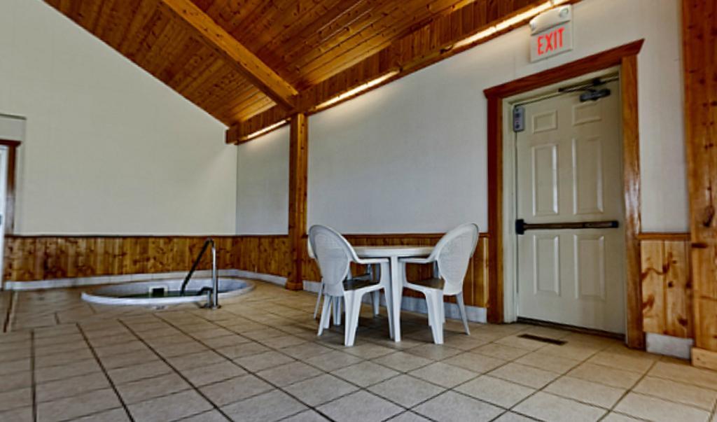 Americas Best Value Inn & Suites Thief River Falls Exterior foto