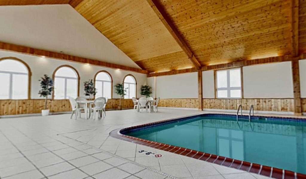 Americas Best Value Inn & Suites Thief River Falls Exterior foto