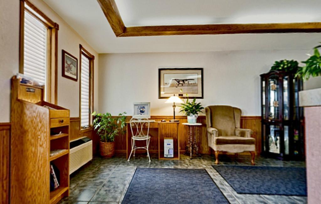 Americas Best Value Inn & Suites Thief River Falls Exterior foto